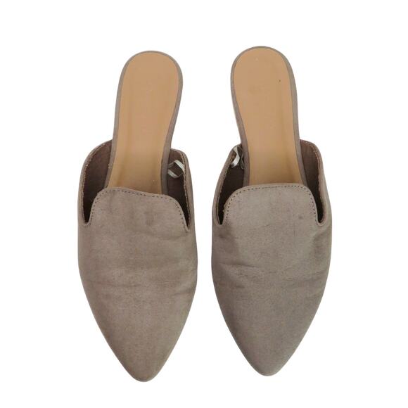 Bamboo Cynic Beige Tan Faux Suede Closed Toed Flats Mules Size 8 - Picture 2 of 8